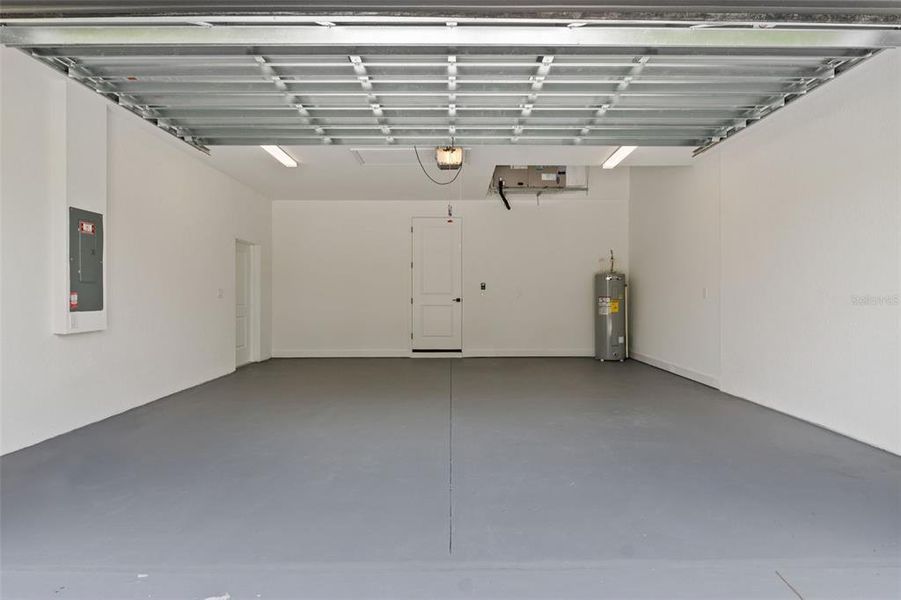 Spacious, unfurnished interior of a new home in , North Port (Image 31).