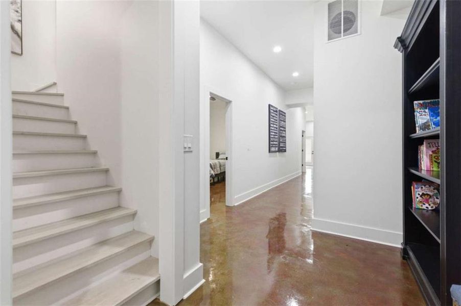 Spacious, unfurnished interior of a new home in , Atlanta (Image 28).