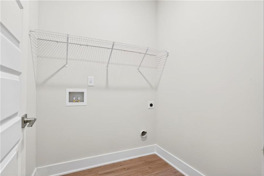 Spacious, unfurnished interior of a new home in The Fairways at Mirror Lake, Villa Rica (Image 22).