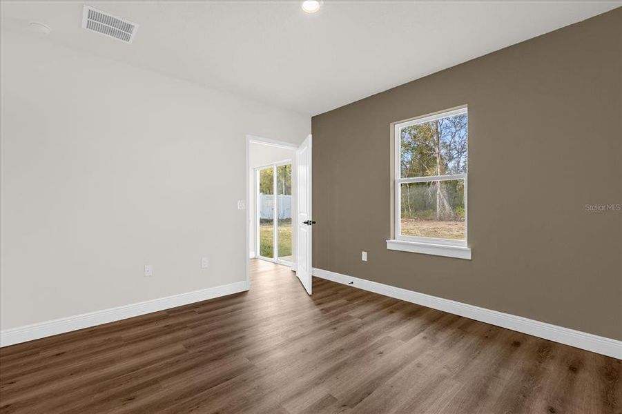 Spacious, unfurnished interior of a new home in , Summerfield (Image 8).