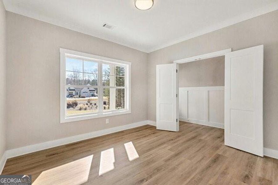 Spacious, unfurnished interior of a new home in , Clermont (Image 13).