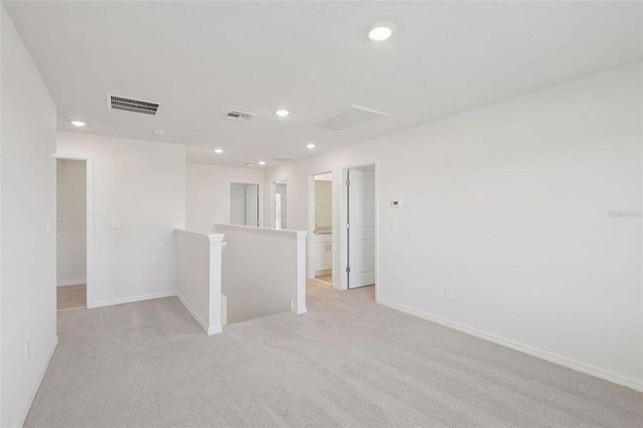 Spacious, unfurnished interior of a new home in Hilltop Vistas, Dade City (Image 27).