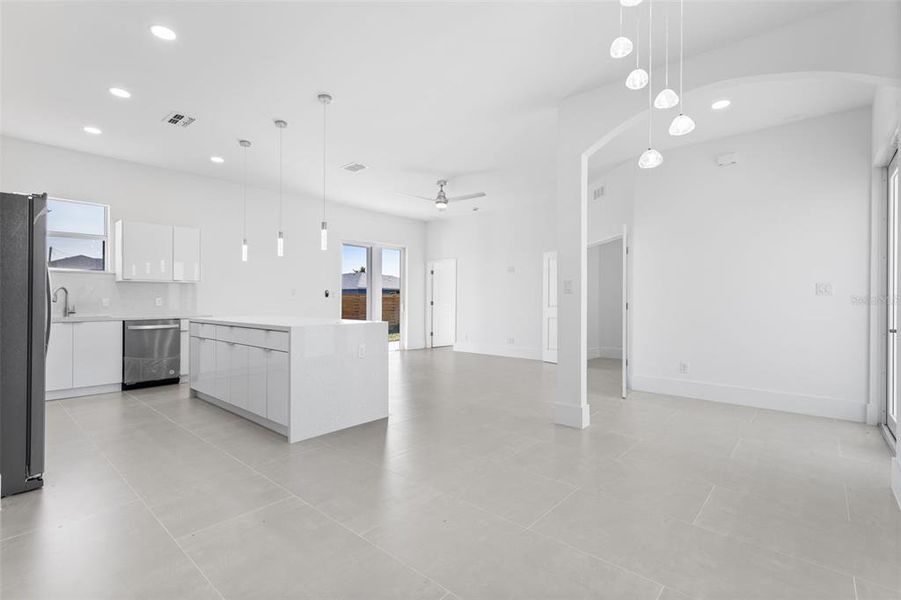 Spacious, unfurnished interior of a new home in , Lehigh Acres (Image 16).