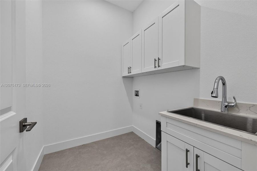 Furnished interior view inside a new home in , Cape Coral (Image 10).