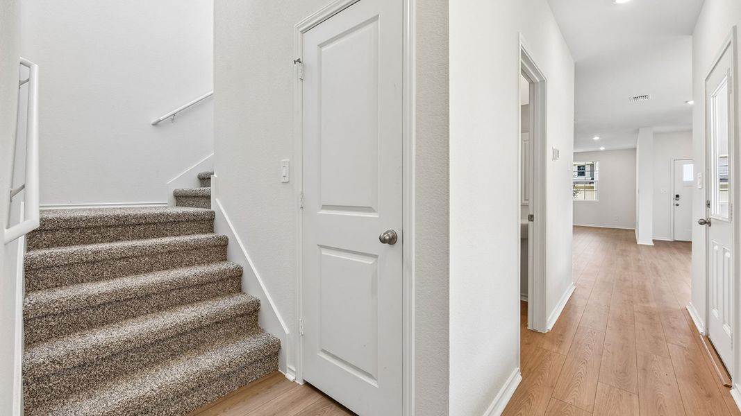 Spacious, unfurnished interior of a new home in Valverde, Bastrop (Image 18).