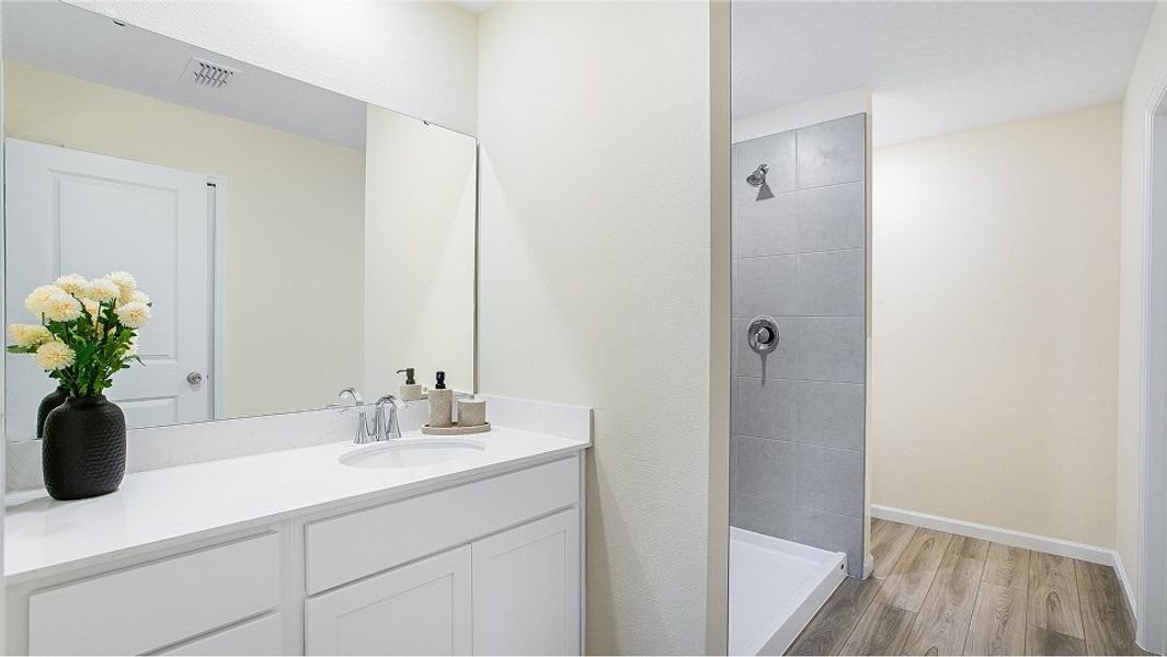 Florida Core N004 Dawn Owners Bath 2of2 Base6 7 24 25