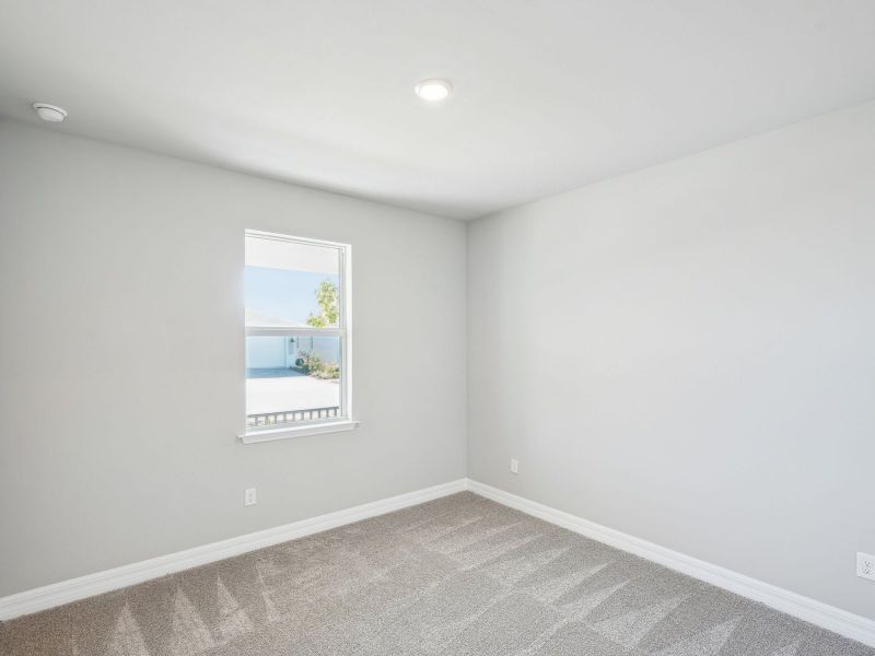 Spacious, unfurnished interior of a new home in Crescent Lakes - Reserve Series, Punta Gorda (Image 15).