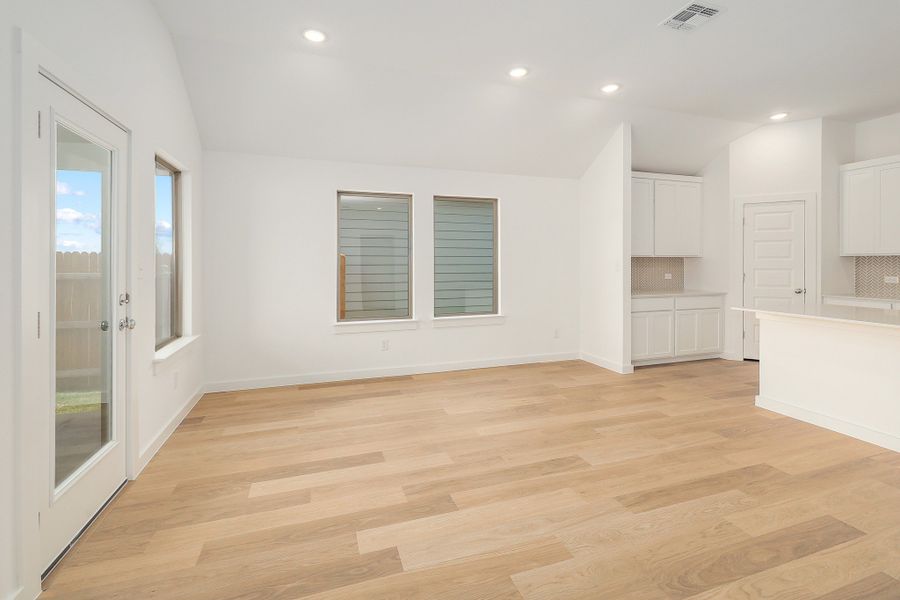 Spacious, unfurnished interior of a new home in Prairie Winds, Hutto (Image 18).