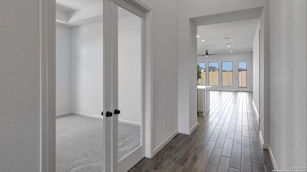 Spacious, unfurnished interior of a new home in Haby Hill 50', San Antonio (Image 27).