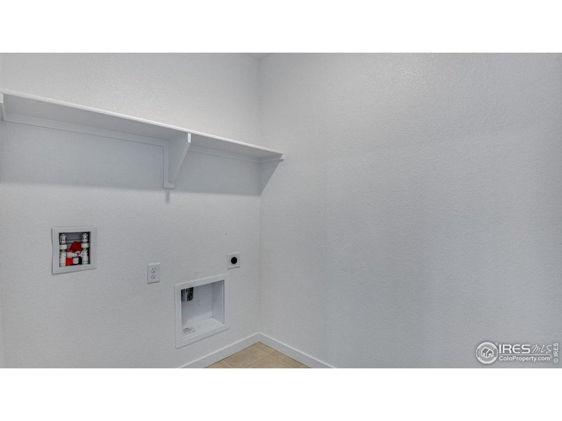 Spacious, unfurnished interior of a new home in Vista Meadows, Fort Lupton (Image 39).