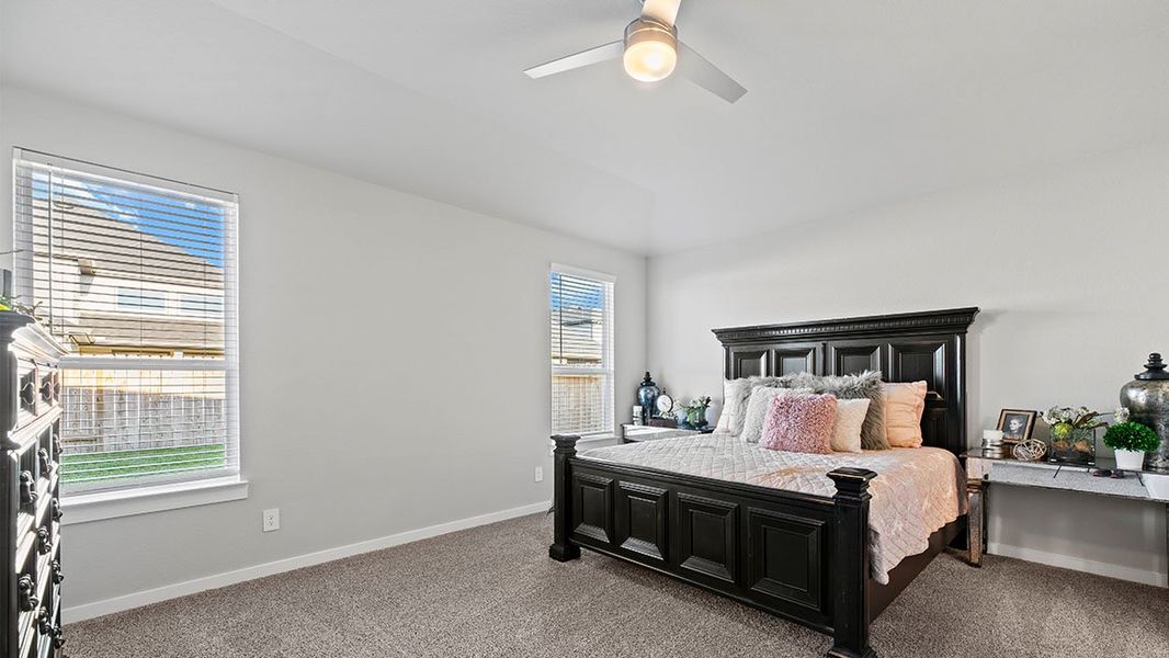 Representative furnished interior of a home built from the Lorenzo by D.R. Horton in Davis Harbor, League City (Image 10).