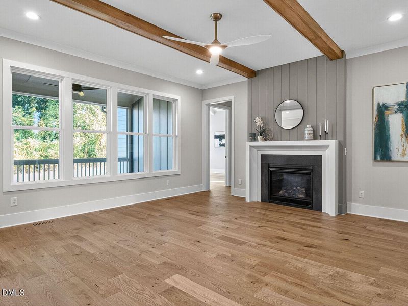 005-1280x960-living-room