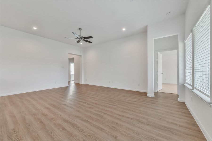Spacious, unfurnished interior of a new home in King Oaks Village, Baytown (Image 28). Spacious, unfurnished interior of a new home in King Oaks Village, Baytown (Image 28).