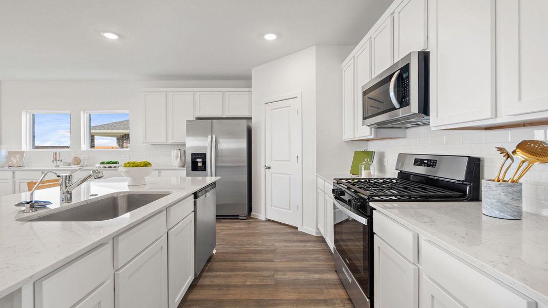Representative furnished interior of a home built from the Rosemont by D.R. Horton in Sunterra Lakes, Brookshire (Image 10).
