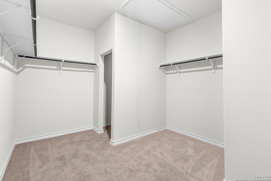 Spacious, unfurnished interior of a new home in Brookstone Creek, San Antonio (Image 13).