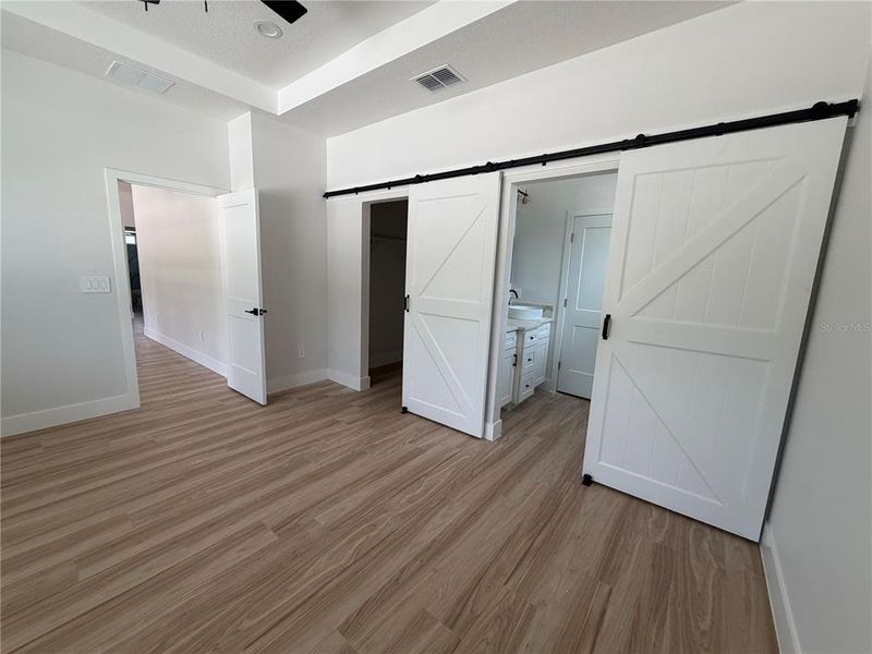 Spacious, unfurnished interior of a new home in , Eustis (Image 13).