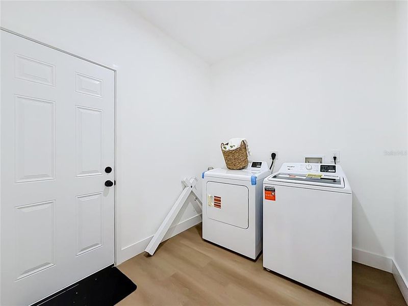 Furnished interior view inside a new home in , Orlando (Image 8).