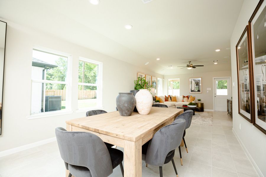Representative furnished interior of a home built from the Austin by Beazer Homes in Sorella, Tomball (Image 6).