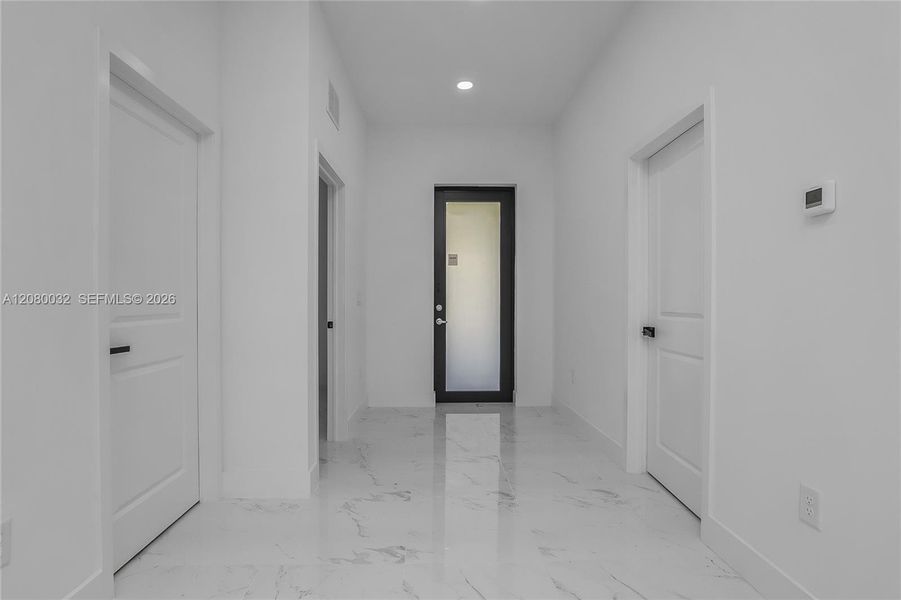 Spacious, unfurnished interior of a new home in , Cape Coral (Image 13).