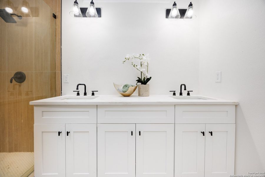 Close-up of interior finishes inside a home in , Blanco (Image 22). Close-up of interior finishes inside a home in , Blanco (Image 22).