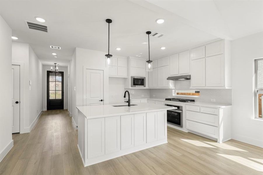 08. 2413 Belmont - Kitchen (2) 08. 2413 Belmont - Kitchen (2)