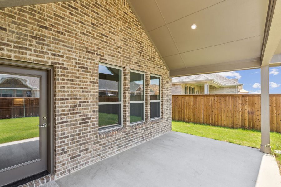 Exterior details and patio area of a home in Dove Hollow, Waxahachie (Image 20).