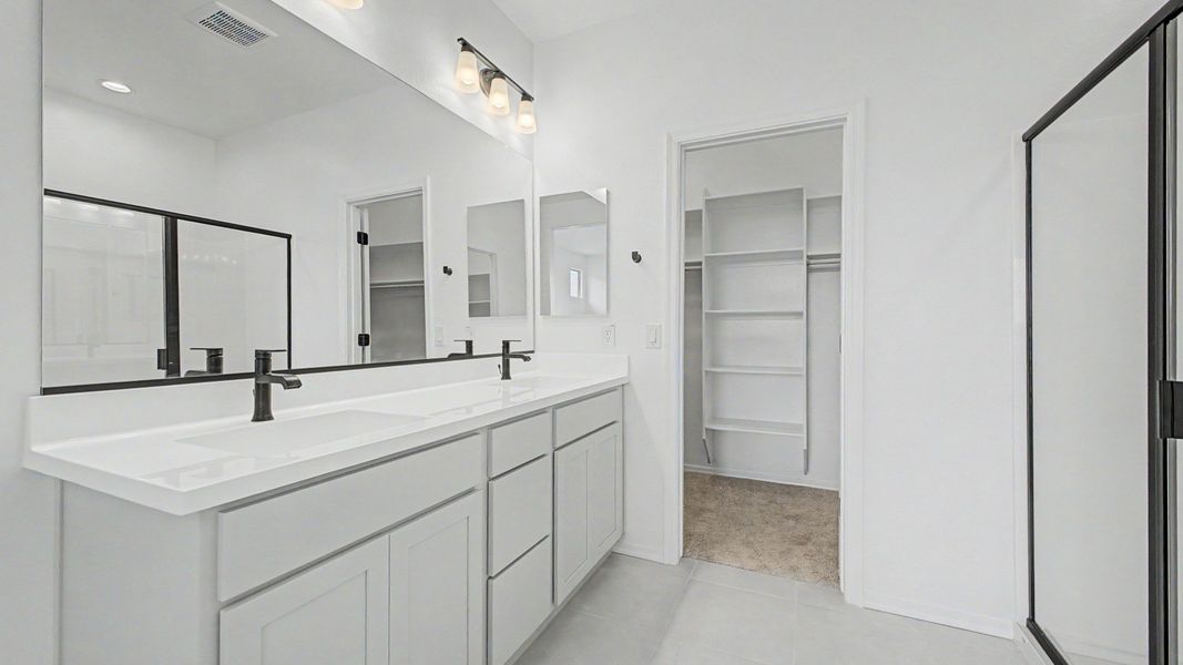 Primary ensuite bath in the move-in ready Clover home by DRB Homes at Sienna Park, 1315 S. 215th Dr., Buckeye, Arizona 85326. Primary ensuite bath in the move-in ready Clover home by DRB Homes at Sienna Park, 1315 S. 215th Dr., Buckeye, Arizona 85326.