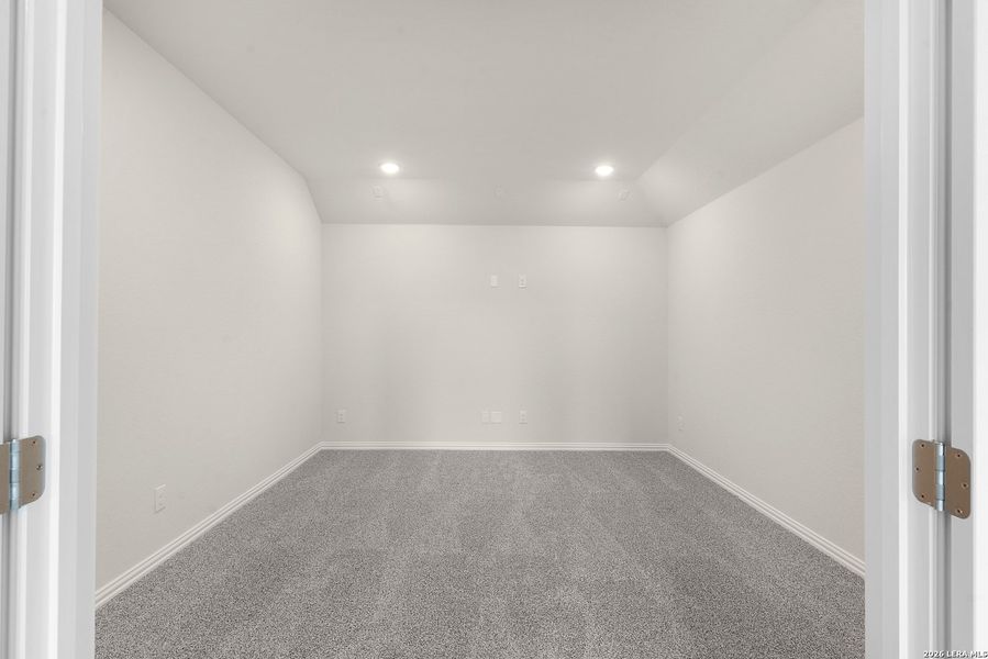 Spacious, unfurnished interior of a new home in Meyer Ranch - Enclave, New Braunfels (Image 18).