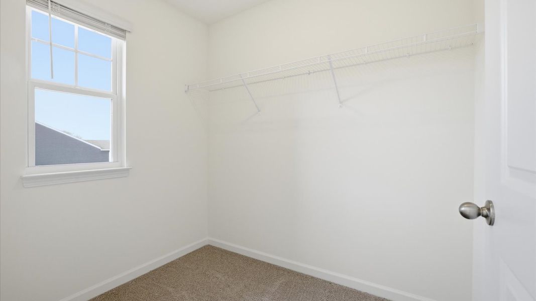 Spacious, unfurnished interior of a new home in Cherokee Crossing, Kodak (Image 18).