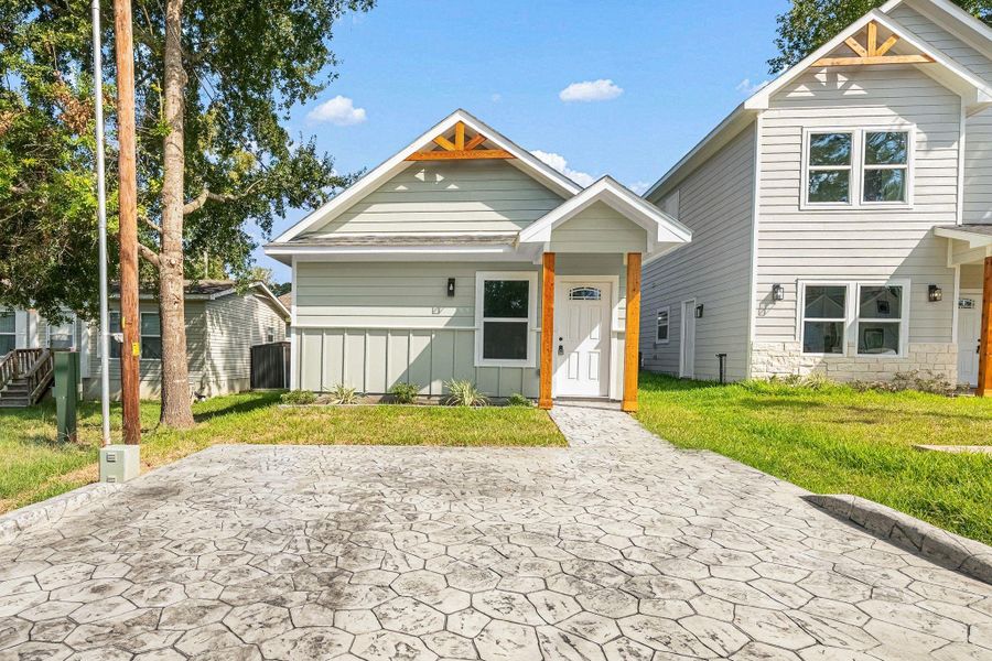 Front exterior of a new home in , Montgomery, TX, highlighting curb appeal (Image 1). Front exterior of a new home in , Montgomery, TX, highlighting curb appeal (Image 1).