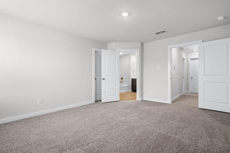 Spacious, unfurnished interior of a new home in Sherman Heights, Sherman (Image 6). Spacious, unfurnished interior of a new home in Sherman Heights, Sherman (Image 6).