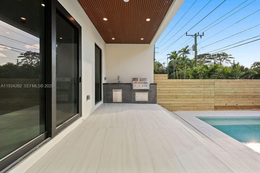 Exterior details and patio area of a home in , Fort Lauderdale (Image 4).