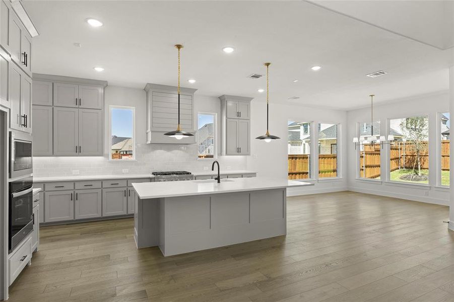 4109 Linear  Kitchen 3