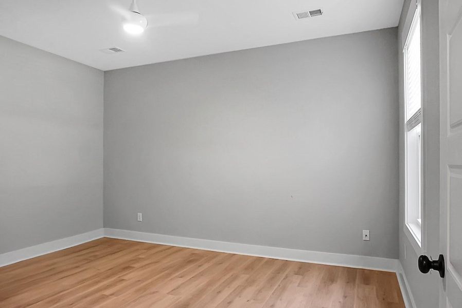 Spacious, unfurnished interior of a new home in , Walterboro (Image 24).