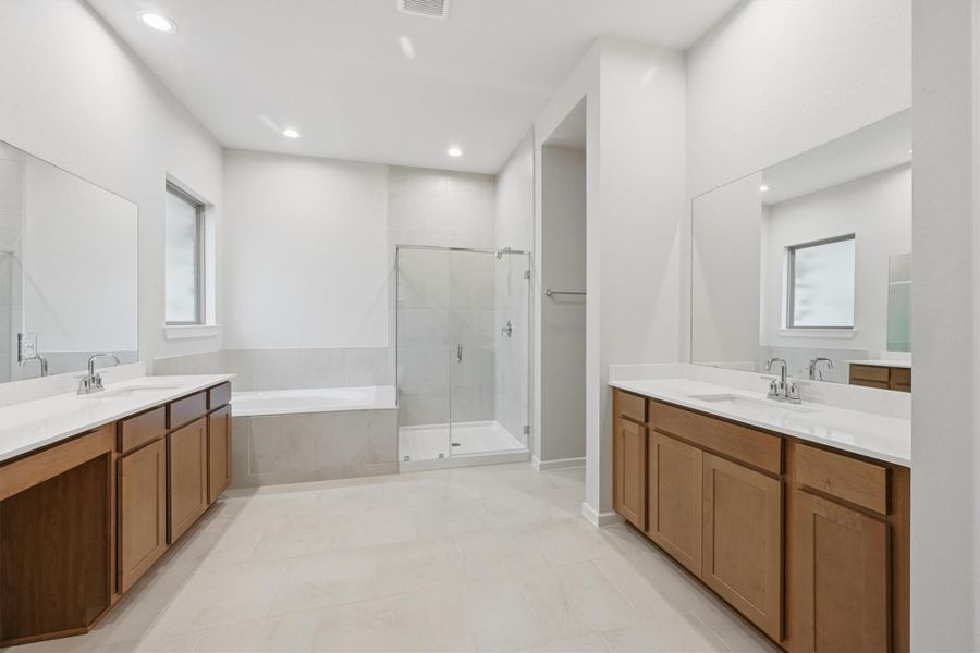 Furnished interior view inside a new home in Canterra Creek  60', Iowa Colony (Image 17).