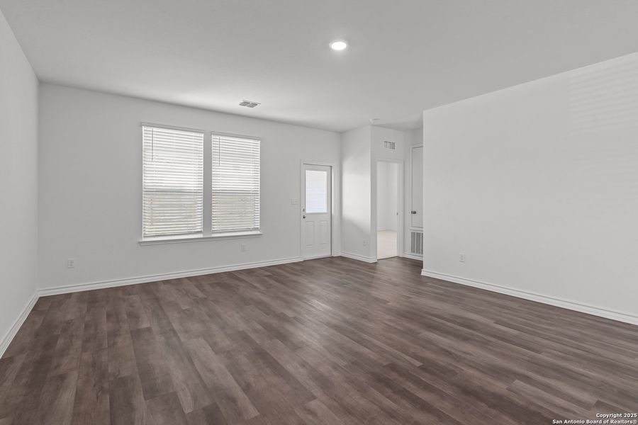 Spacious, unfurnished interior of a new home in Corley Farms, Boerne (Image 21).
