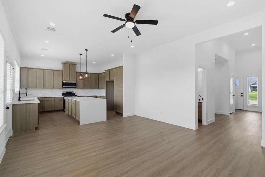 Spacious, unfurnished interior of a new home in , El Campo (Image 23). Spacious, unfurnished interior of a new home in , El Campo (Image 23).