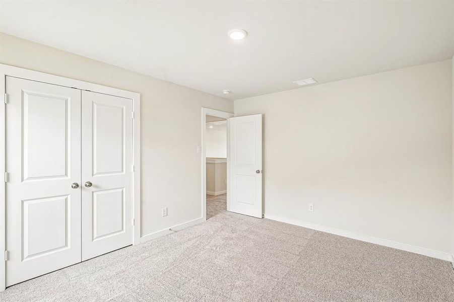 Spacious, unfurnished interior of a new home in Overland Grove, Forney (Image 26).