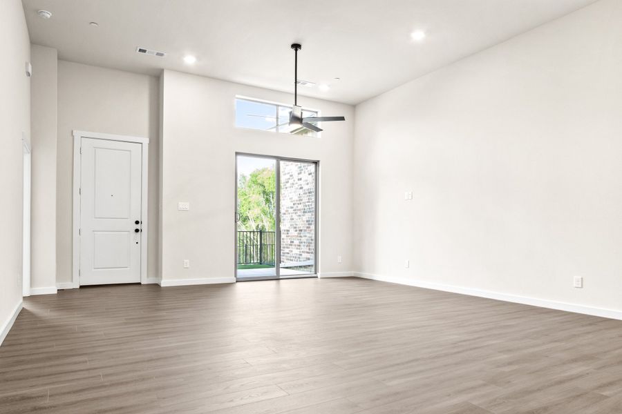 Spacious, unfurnished interior of a new home in Cottonwood Creek, Rowlett (Image 14).