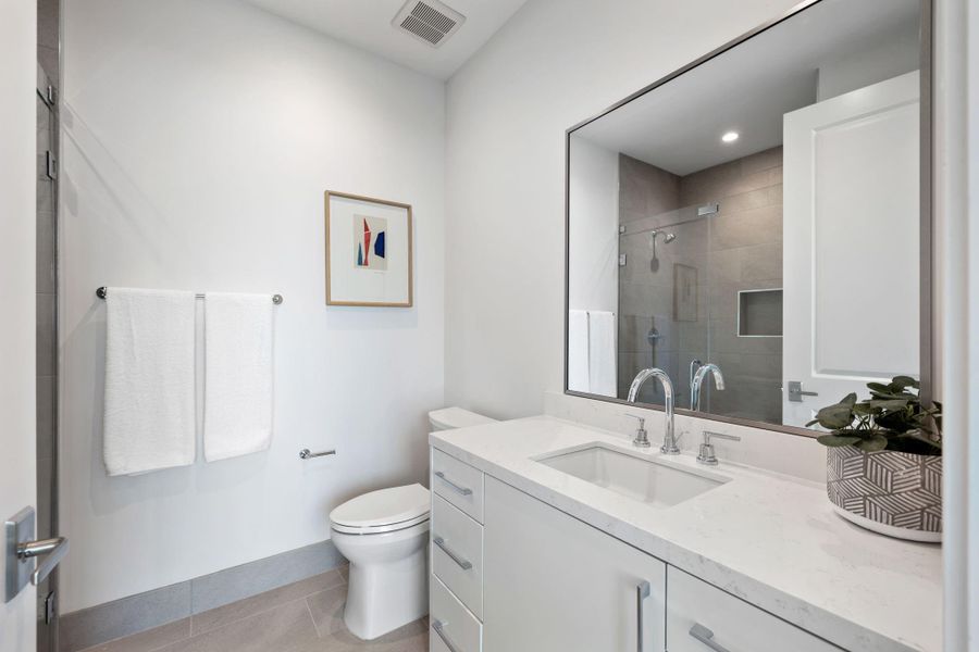 Second En-suite guest bathroom Second En-suite guest bathroom