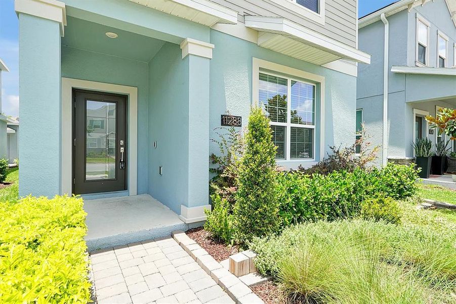 Exterior details and patio area of a home in , Orlando (Image 3).