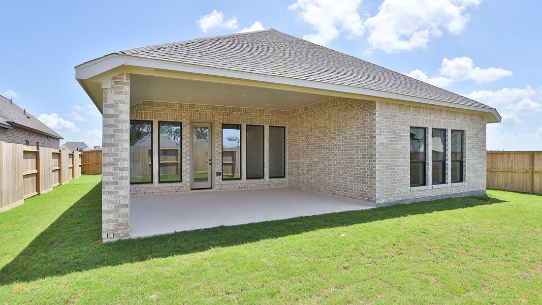 Exterior details and patio area of a home in Riceland, Mont Belvieu (Image 3).