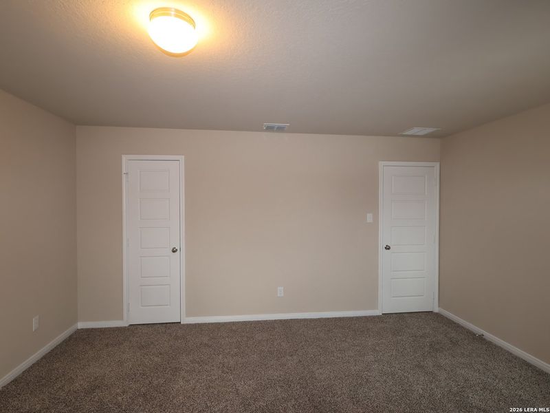 Spacious, unfurnished interior of a new home in Agave, San Antonio (Image 27).