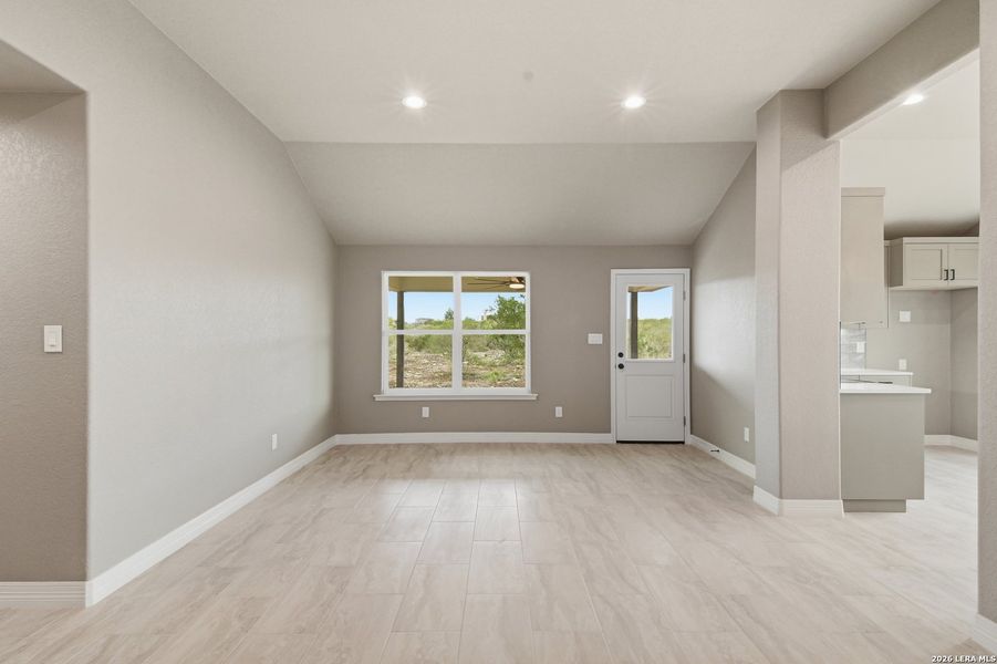 Spacious, unfurnished interior of a new home in , Uvalde (Image 14).