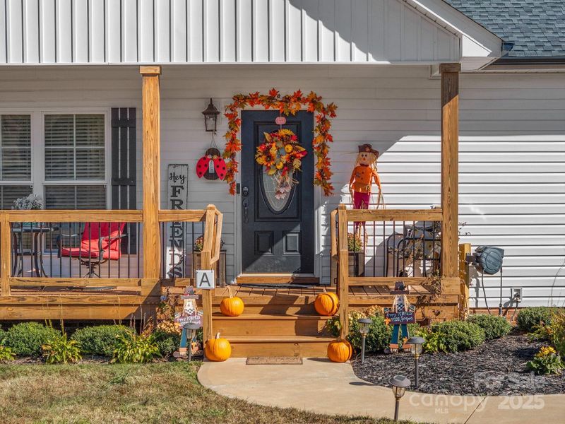Exterior details and patio area of a home in , Chesnee (Image 21).