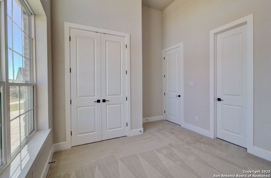 Spacious, unfurnished interior of a new home in Verandas at the Rim, San Antonio (Image 24). Spacious, unfurnished interior of a new home in Verandas at the Rim, San Antonio (Image 24).