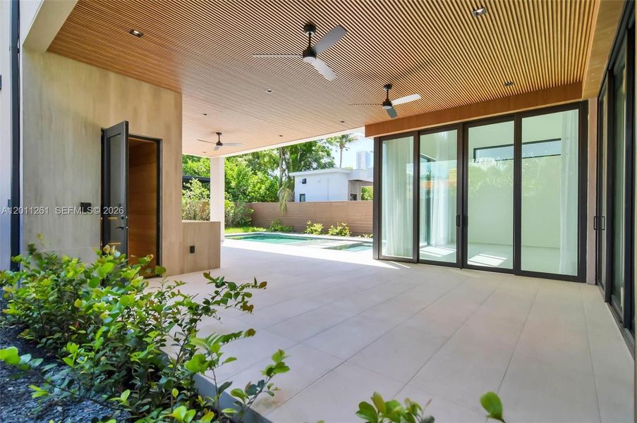 Exterior details and patio area of a home in , Miami (Image 33).