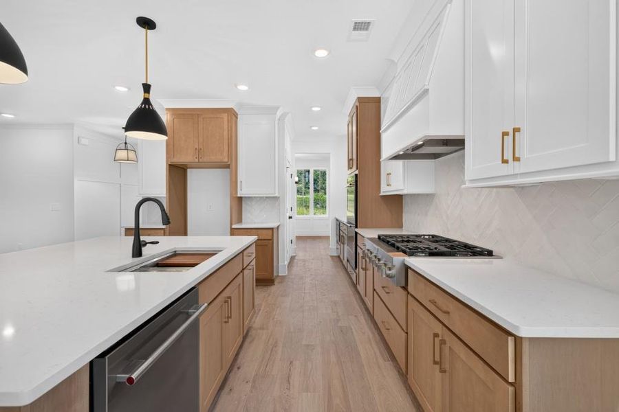Furnished interior view inside a new home in Livingstone Park, Kennesaw (Image 10).
