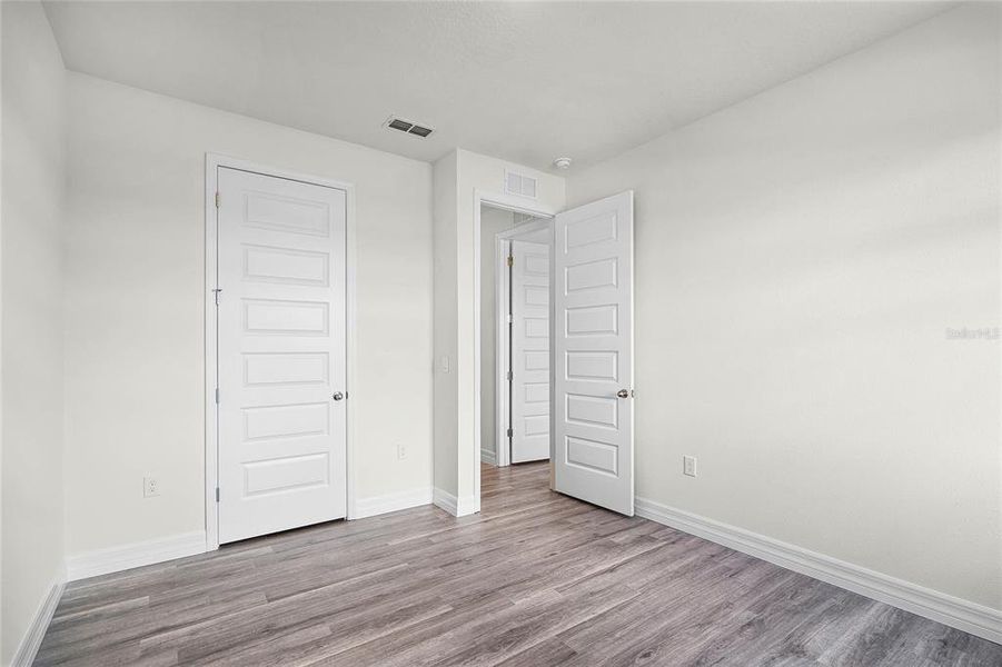 Spacious, unfurnished interior of a new home in Lakes of Mount Dora, Mount Dora (Image 24).