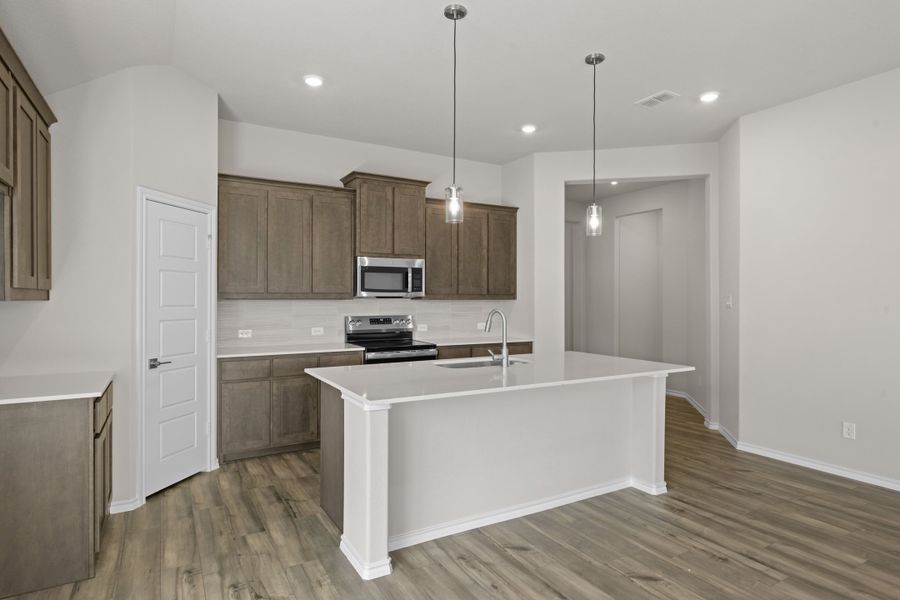 Furnished interior view inside a new home in El Dorado, Granbury (Image 6).